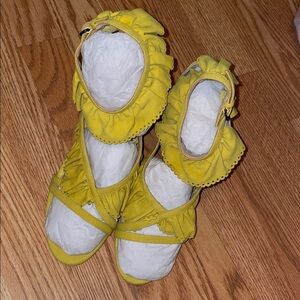 Women’s yellow ruffles sandal size 10 1/2 medium
